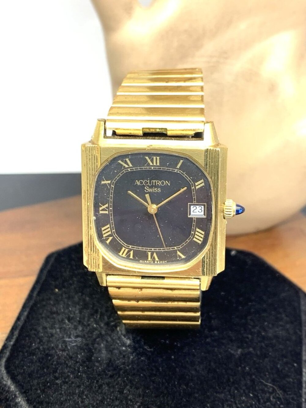 Accutron Men's Watch Vintage 1982 P2 Swiss Quartz C802022 Black Gold Steel 30mm